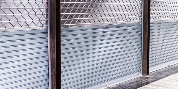 Reformas Integrales de Tiendas y Locales  Comerciales en Rivas - Vaciamadrid · Instalación de  Ventanas y Persianas Comerciales